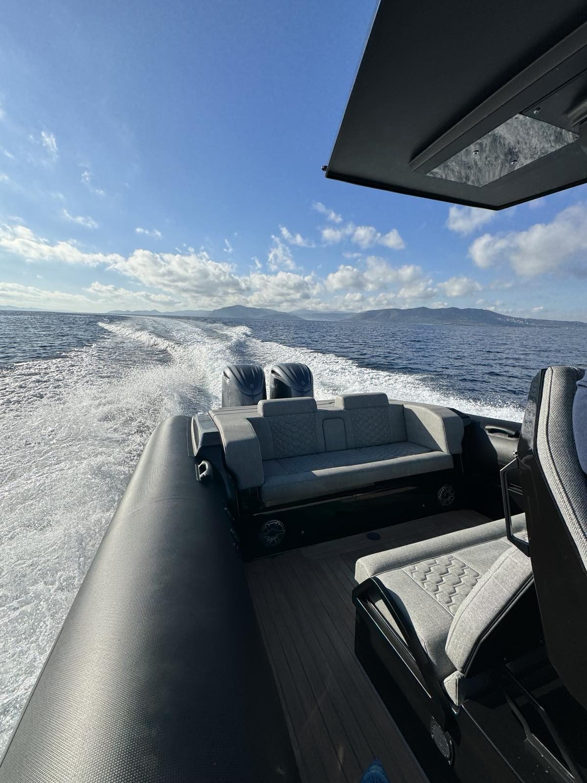 Offshore wake from a Technohull GS 38